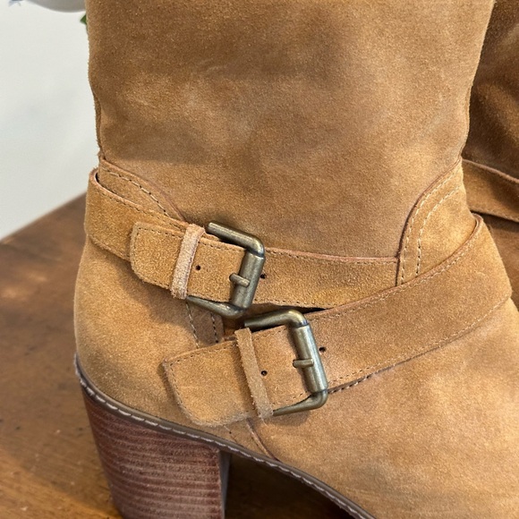 COPY - Suede classic boot for any look - Picture 2 of 4